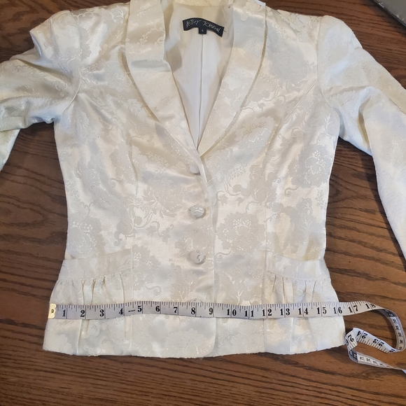 Vintage Betsey Johnson Embroidered Floral bridal Jacket Small white blazer - Picture 3 of 16